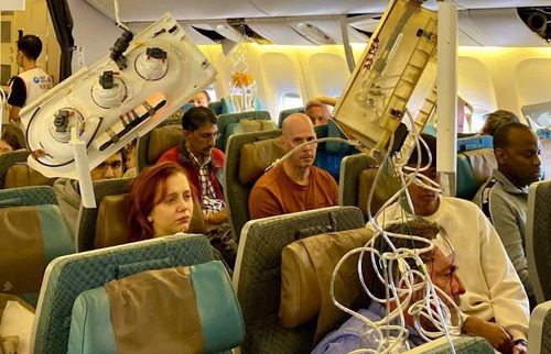 ingapore Airlines компанийн онгоц агаарт хүчтэй донсолсны улмаас нэг хүний амь үрэгдэж, 71 хүн бэртжээ